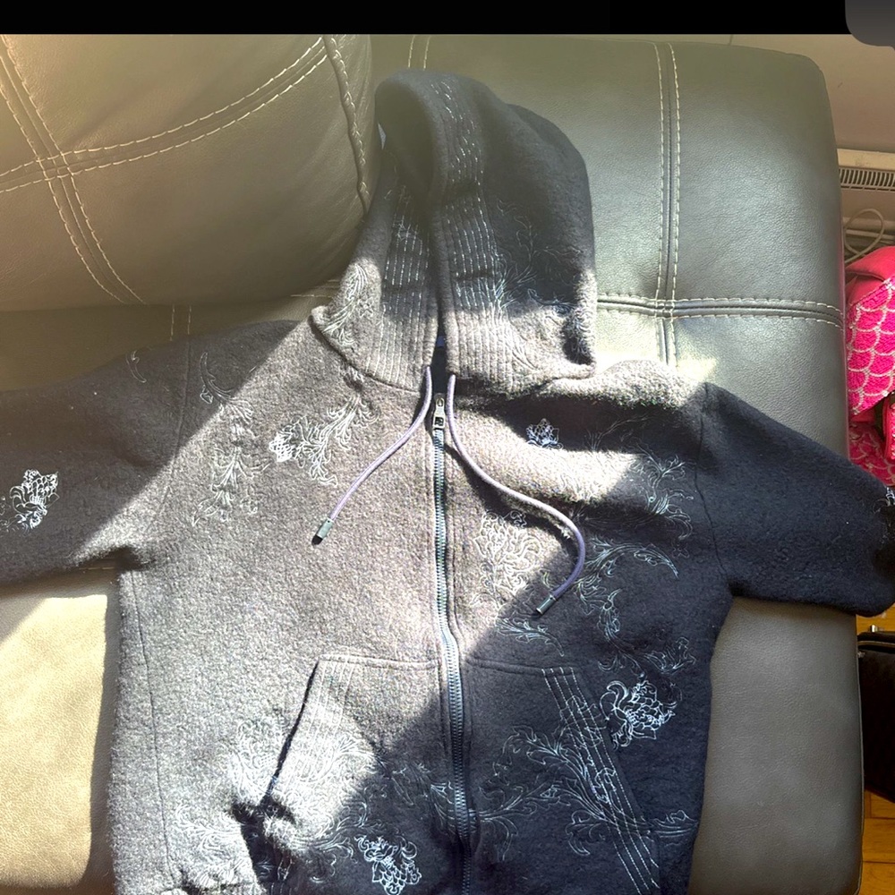 Louis Vuitton hoodie made in Paris 100% authentic. Size L